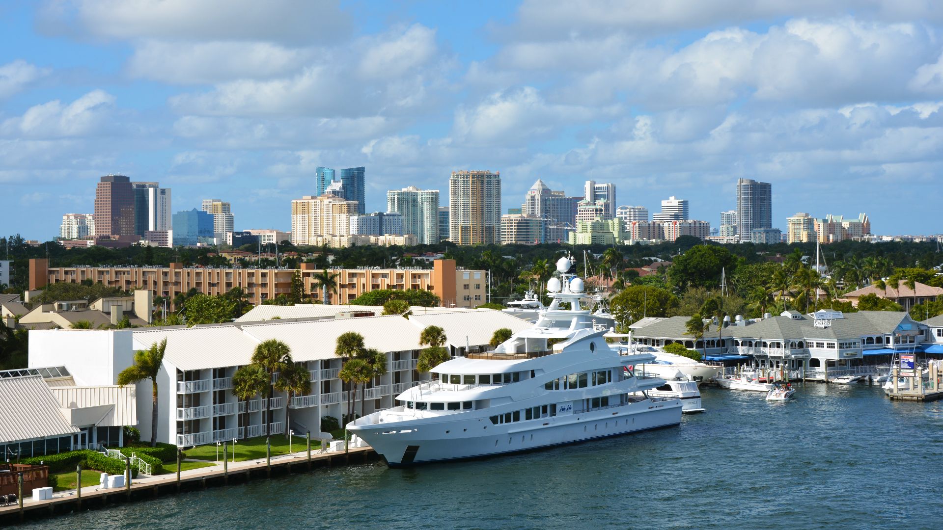 File:Skyline of Fort Lauderdale, Nov-15.jpg