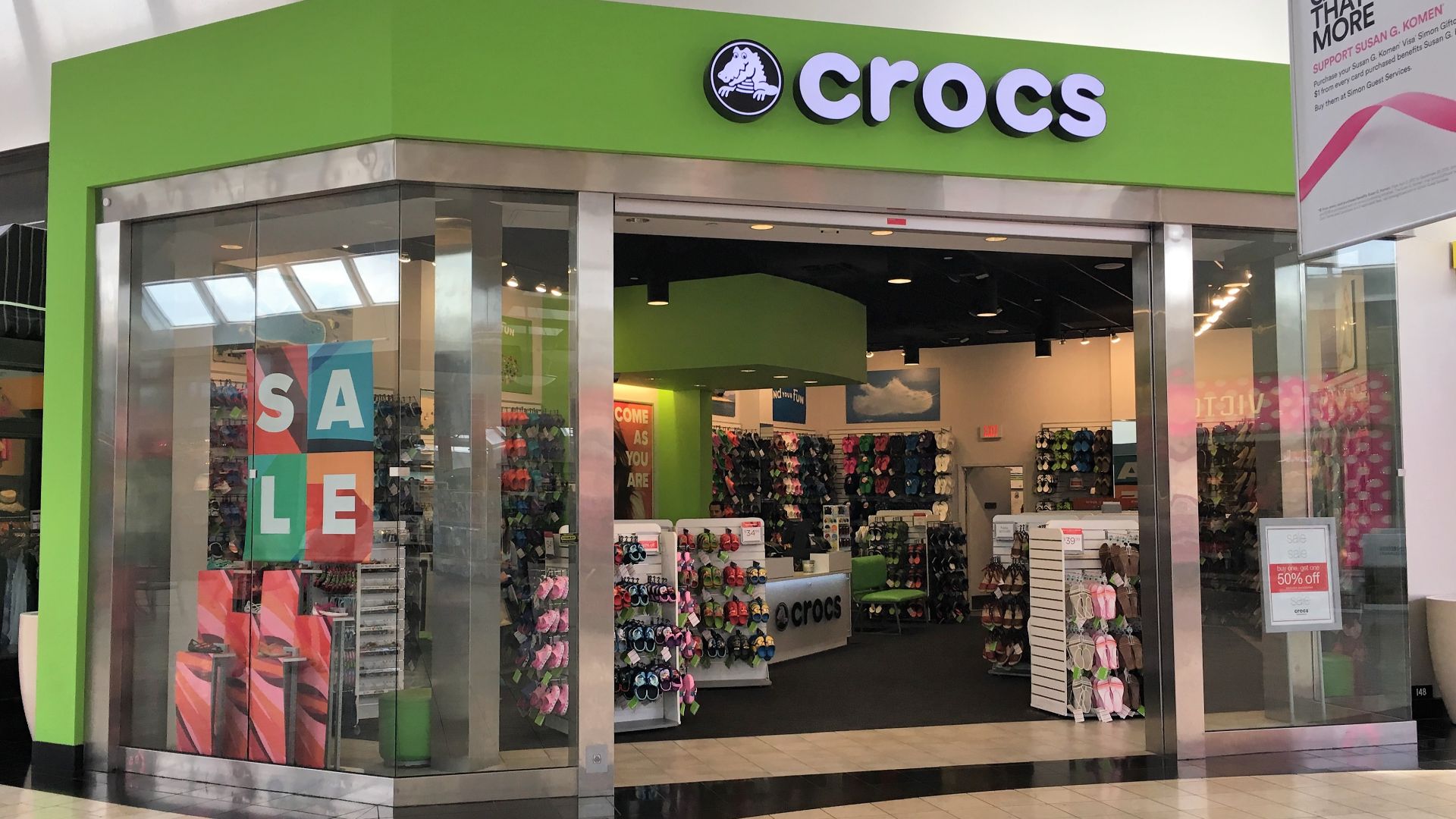 File:Crocs International Mall (43427758365).jpg