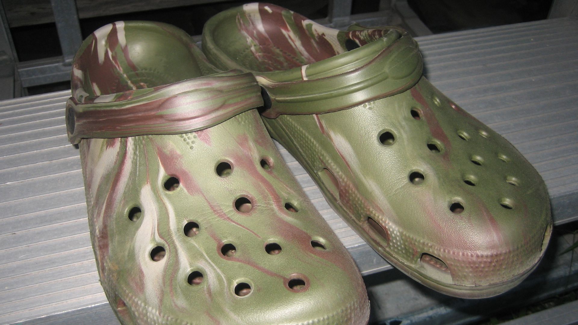 File:Imitation Crocs Sandals.jpg