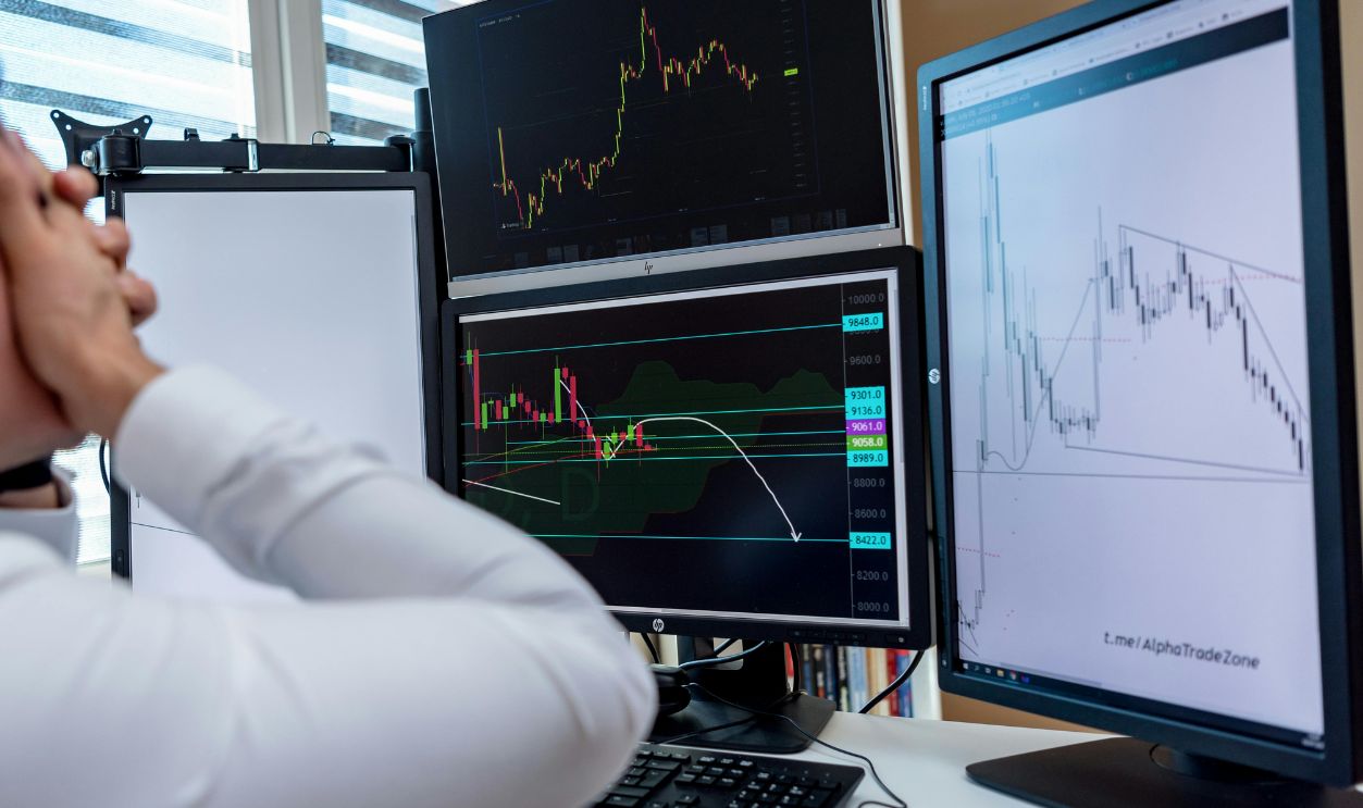 The Leverage Liquidation Cascade