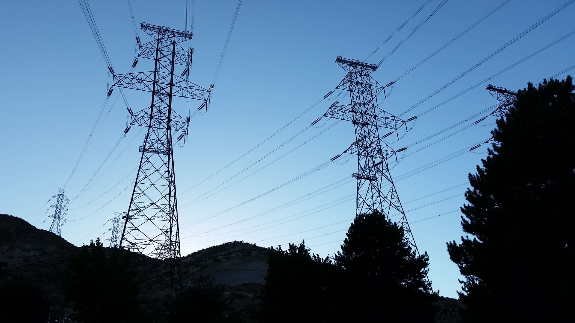 File:500kV 3-Phase Transmission Lines.png