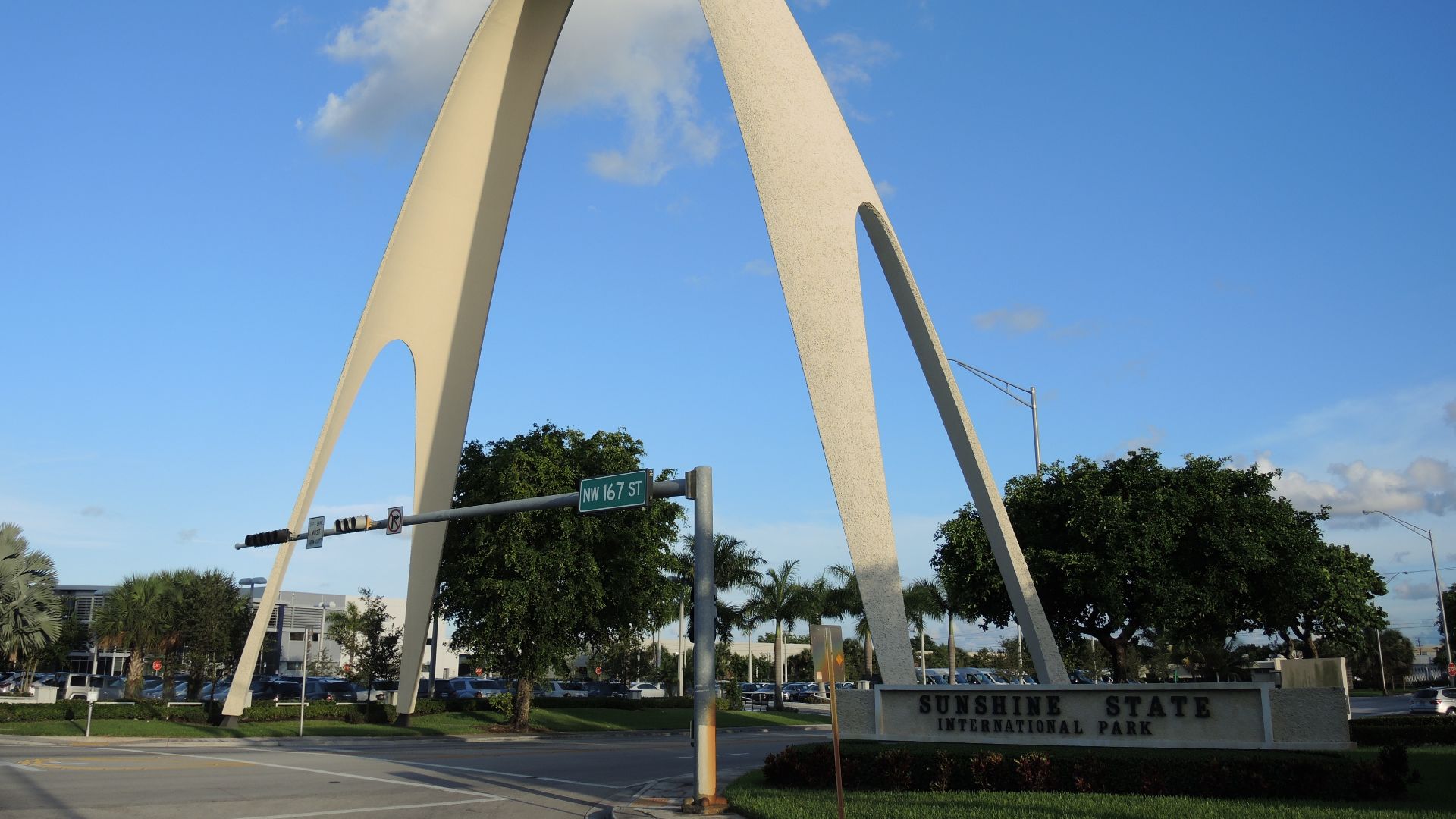 File:Miami Gardens FL Sunshine State Arch 01.JPG