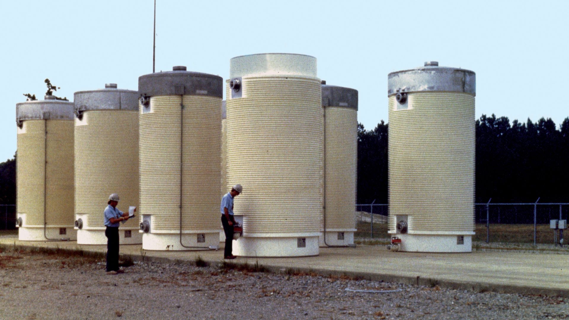 File:Nuclear dry storage.jpg