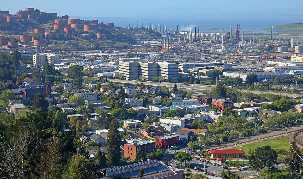File:Pt. Richmond and Chevron Refinery, Richmond CA in 2016.jpg