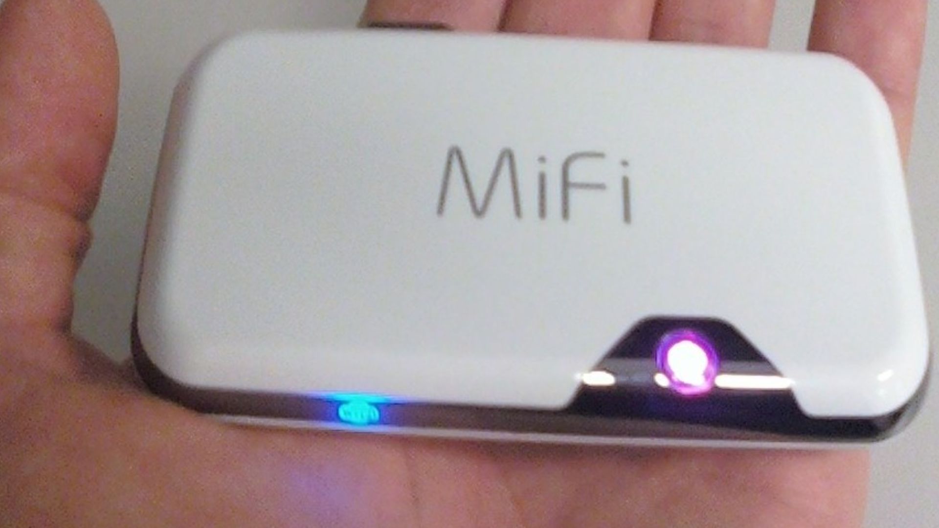 File:MiFi2372.jpg