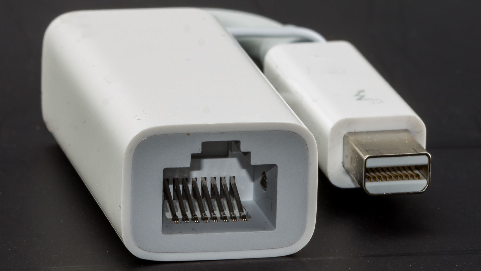 File:Thunderbolt-Ethernet-Adapter by Apple-7286.jpg