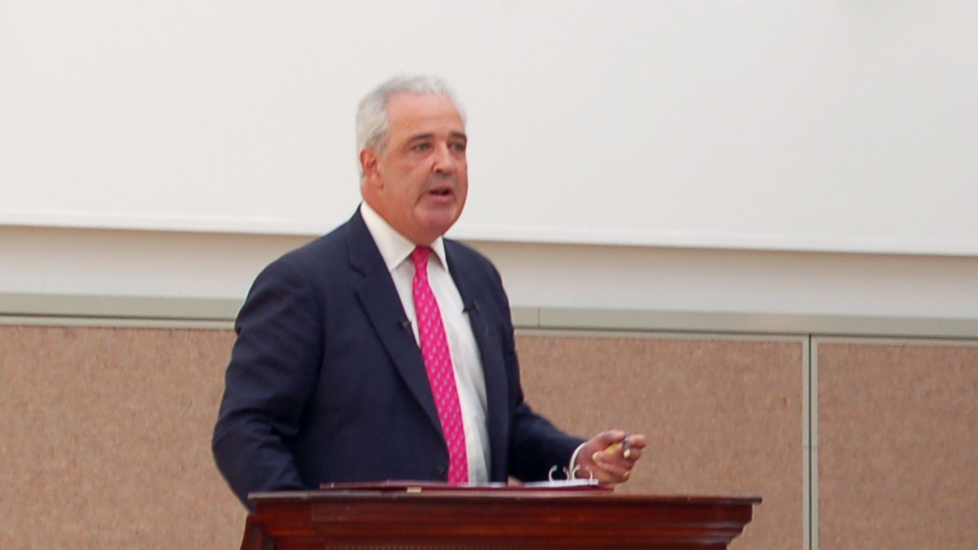 File:Crosby Garrett Helmet on auction at Christies.jpg