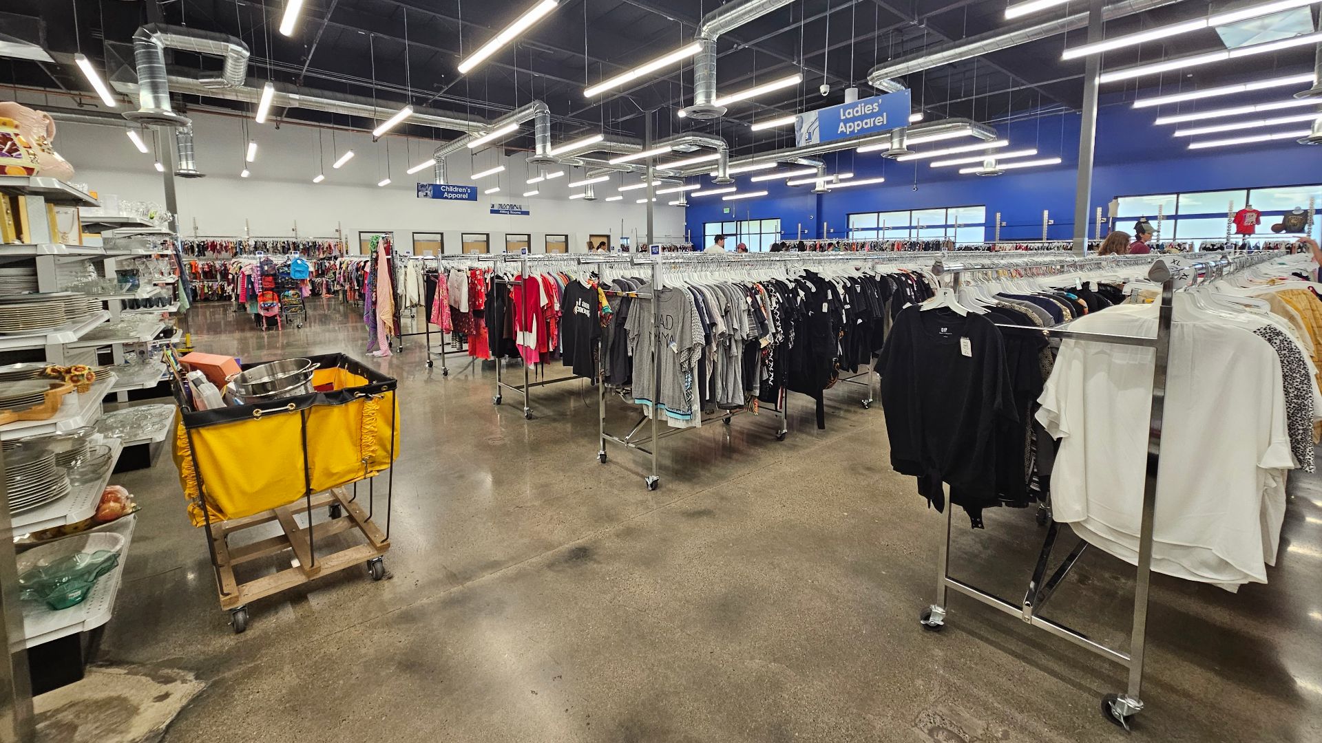 File:Goodwill interior 001.jpg