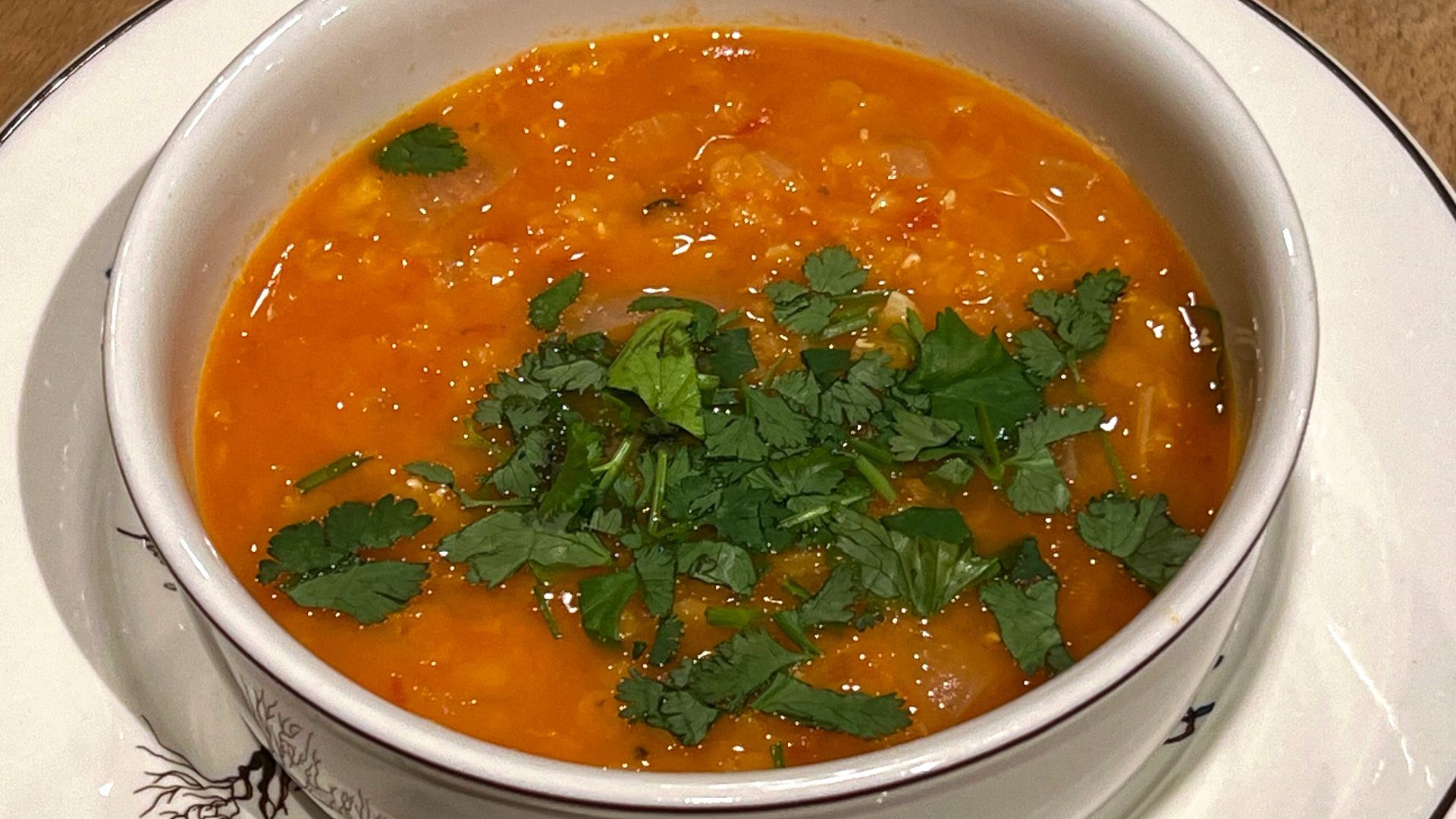 File:Linsensuppe mit Tomaten und Kokosmilch 2.jpg
