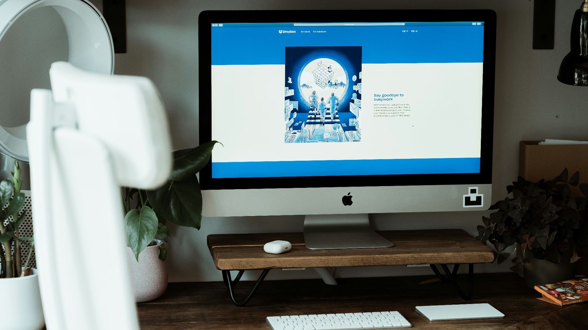 silver imac on brown wooden table