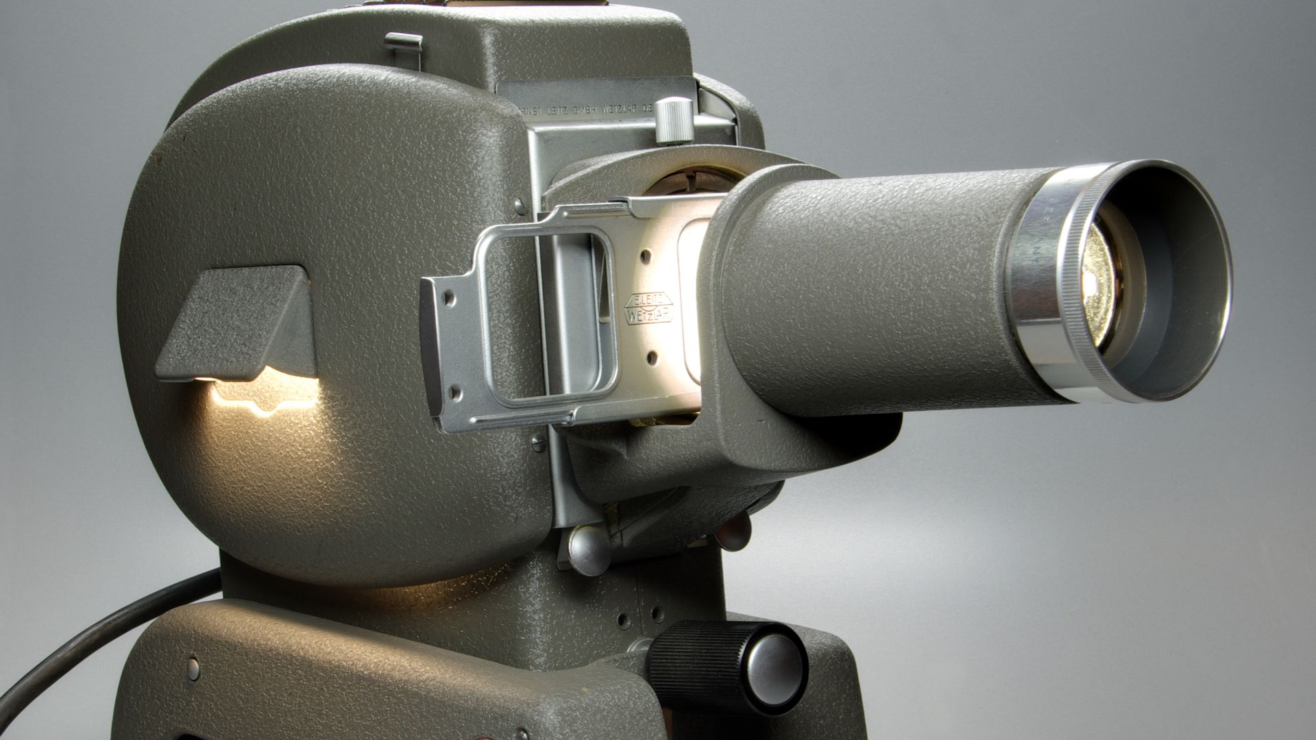 File:Leitz Prado BW 1.JPG