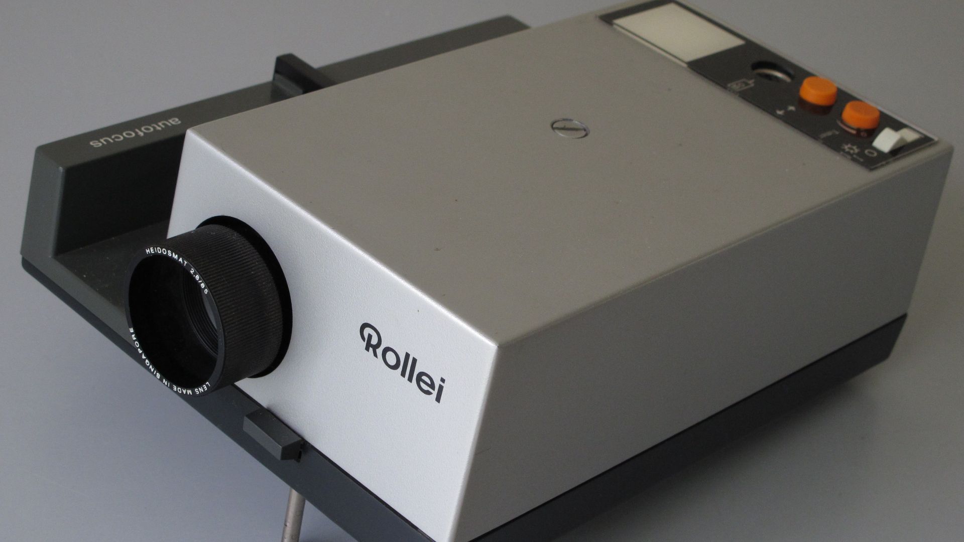 File:Autofocus Rollei Diaprojector.JPG