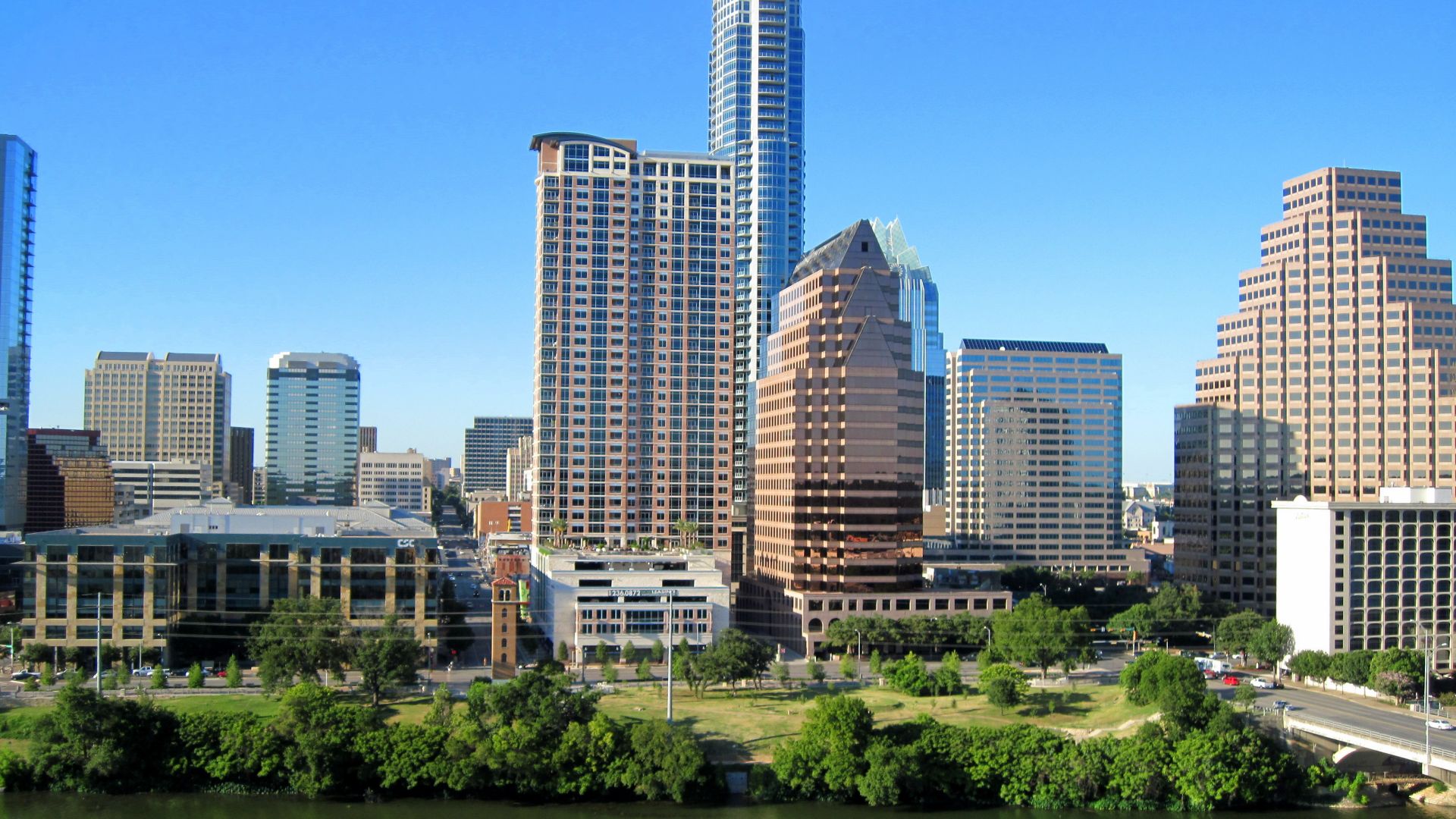 File:Austin Texas Lake Front.jpg