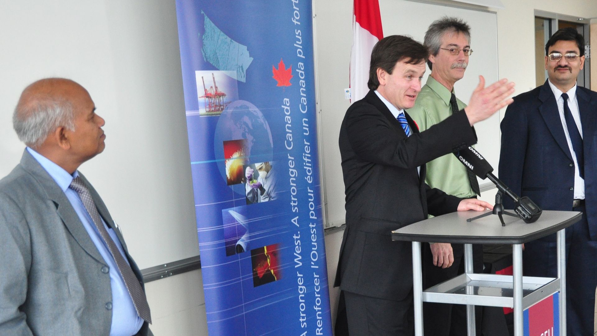 File:Parliamentary Secretary Andrew Saxton welcomes Indian scholars visiting Simon Fraser University.jpg