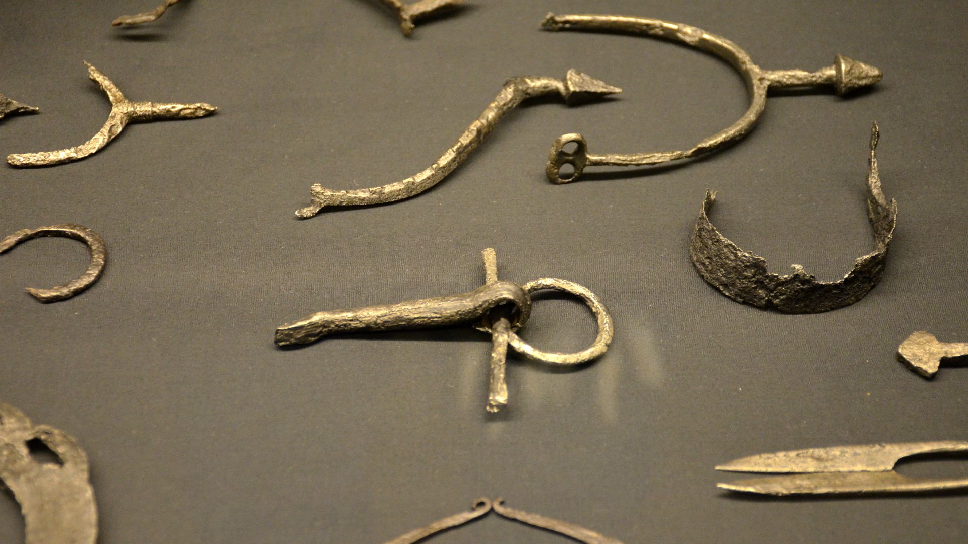 File:02022 1008-001 early medieval metal objects from Kraków.jpg
