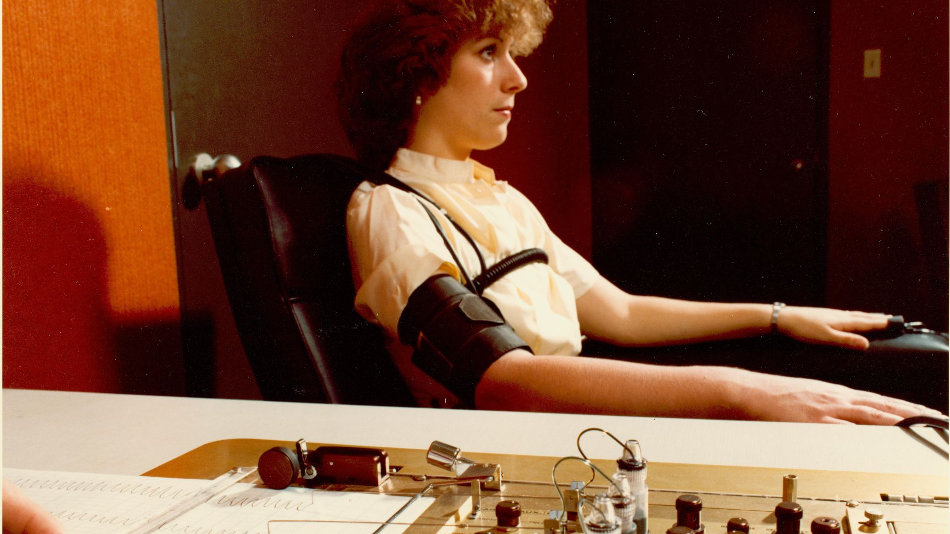 File:Administration of Polygraph.jpg