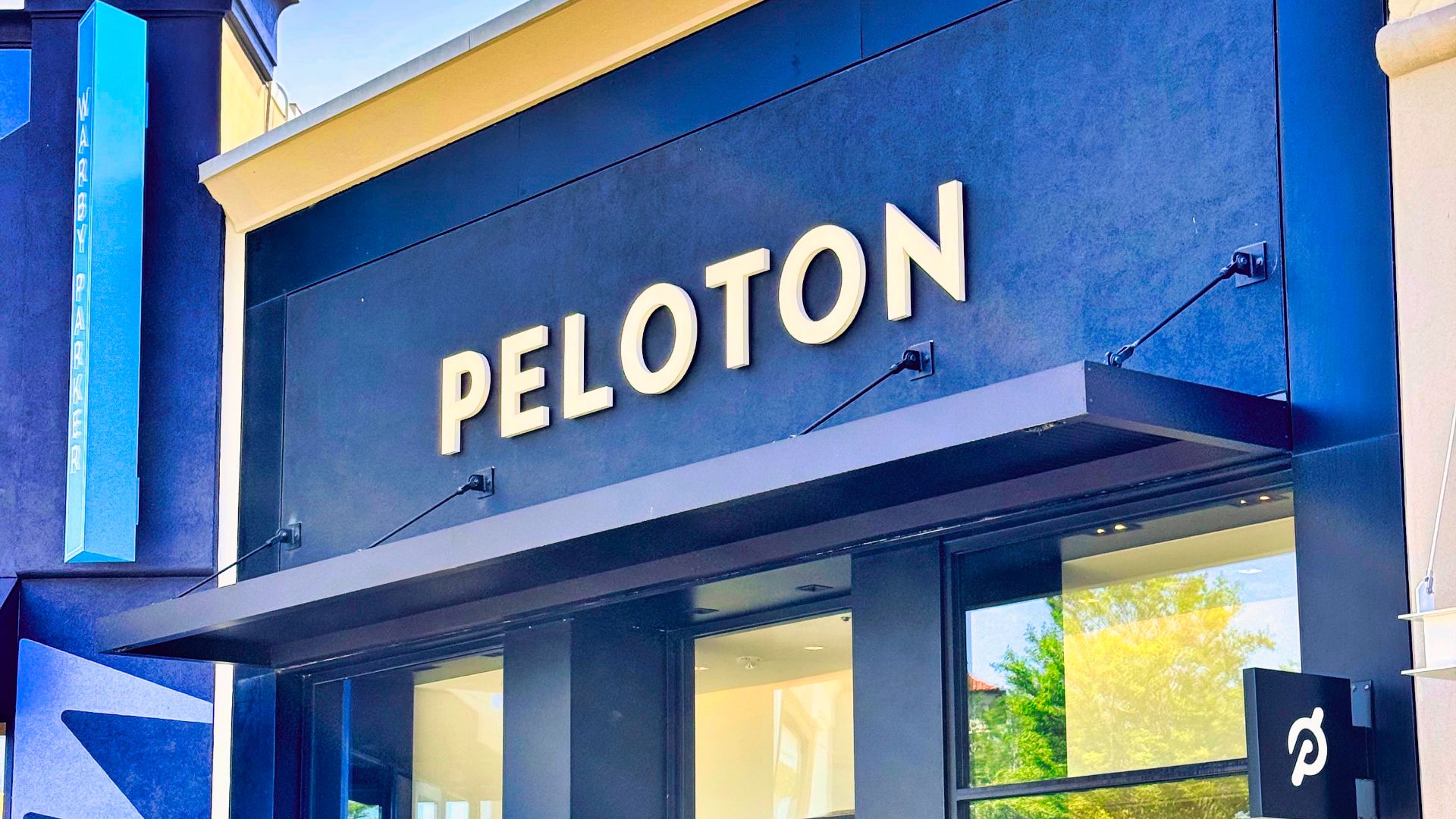 File:A Peloton retail store at The Summit mall in Birmingham, Alabama.jpg