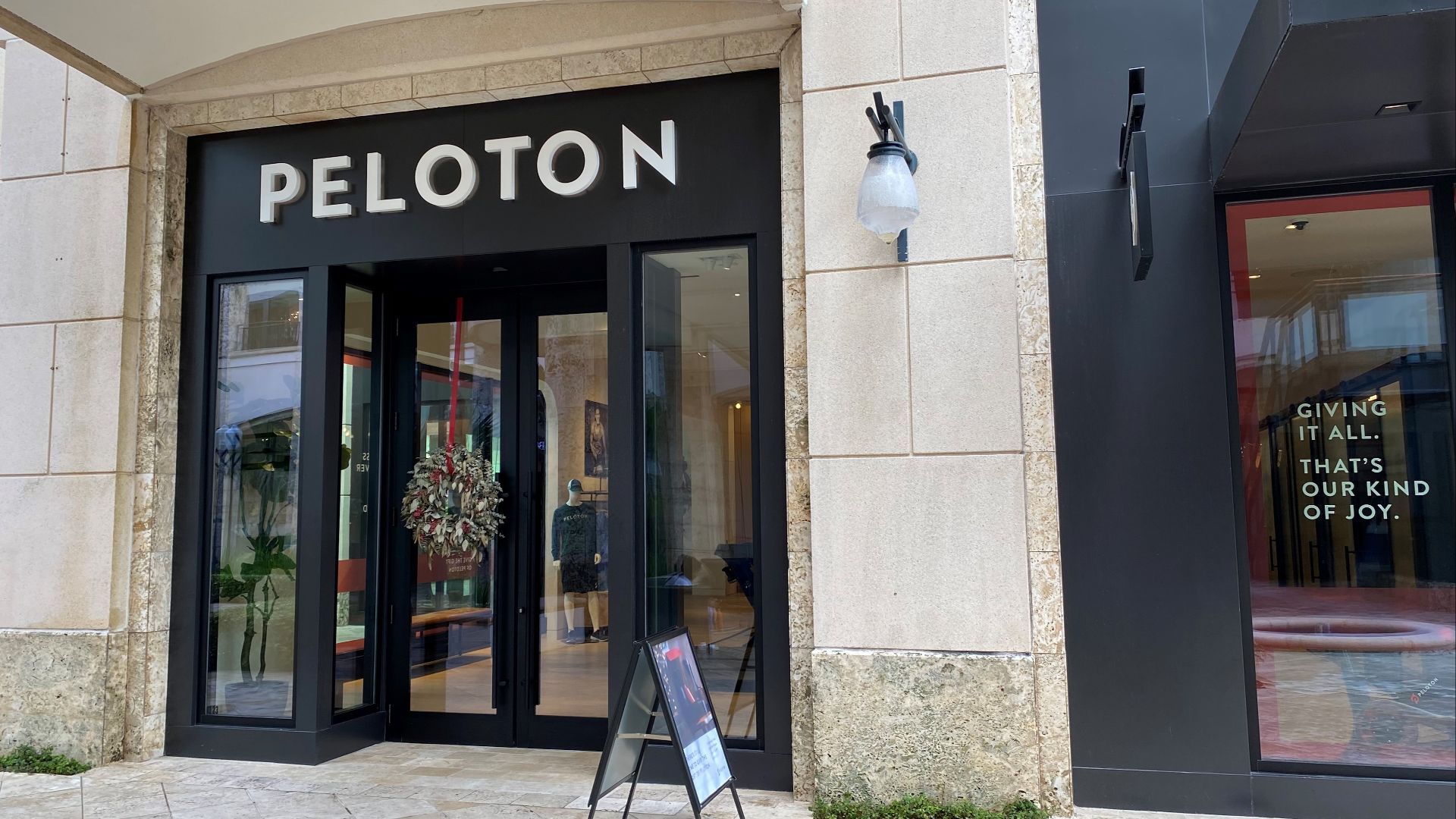 File:Peloton Store at Merrick Park.jpg