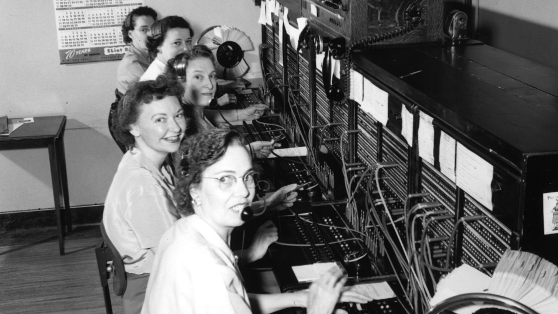 File:Telephone operators, 1952.jpg