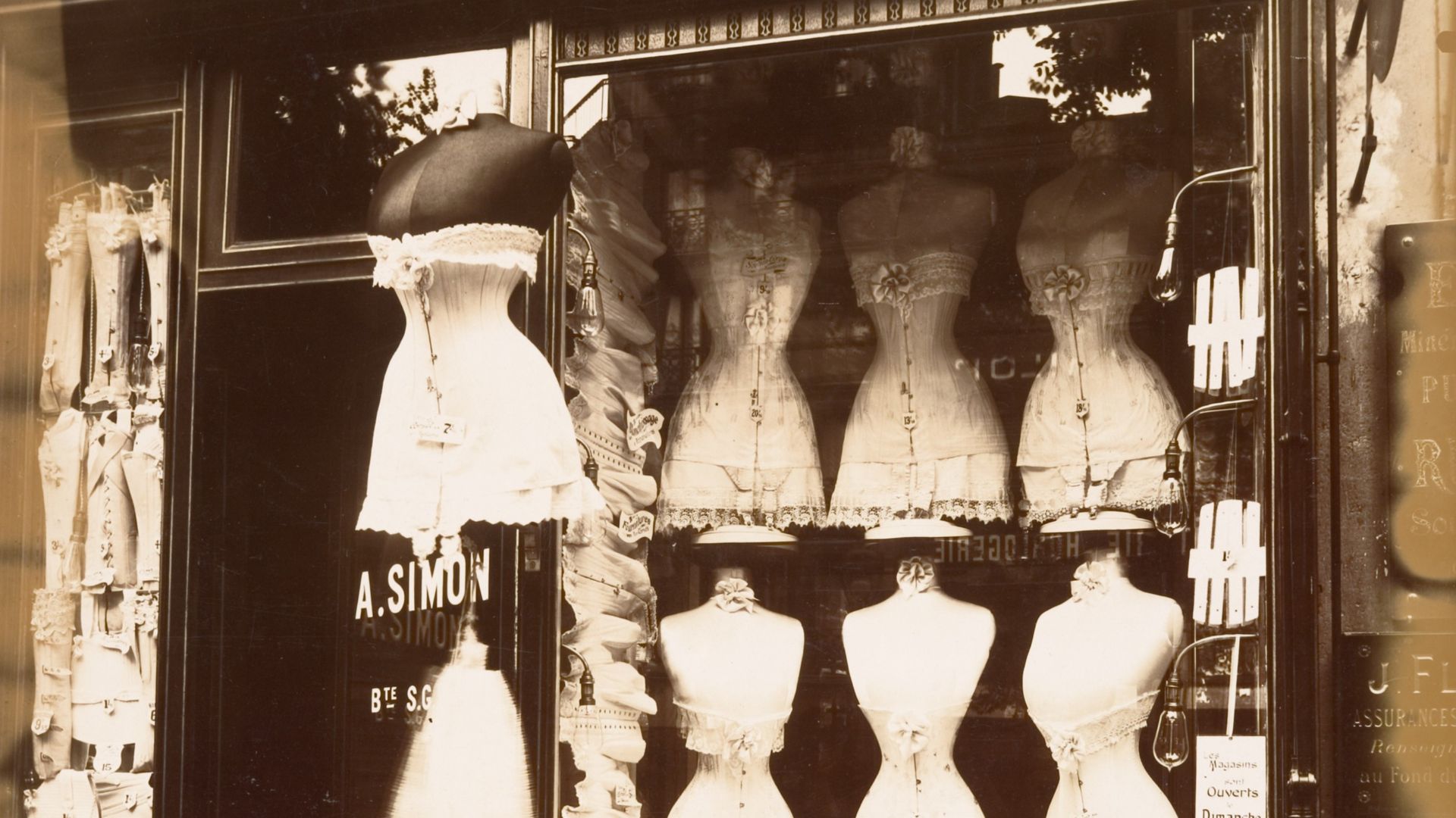 File:Boulevard de Strasbourg, Corsets, Paris MET DP124588.jpg