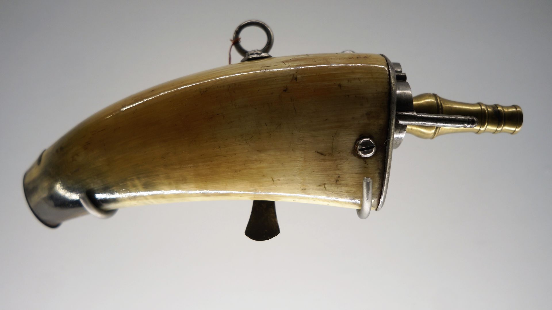 File:Regulation model rifleman's powder flask in PBA Lille (1777).jpg