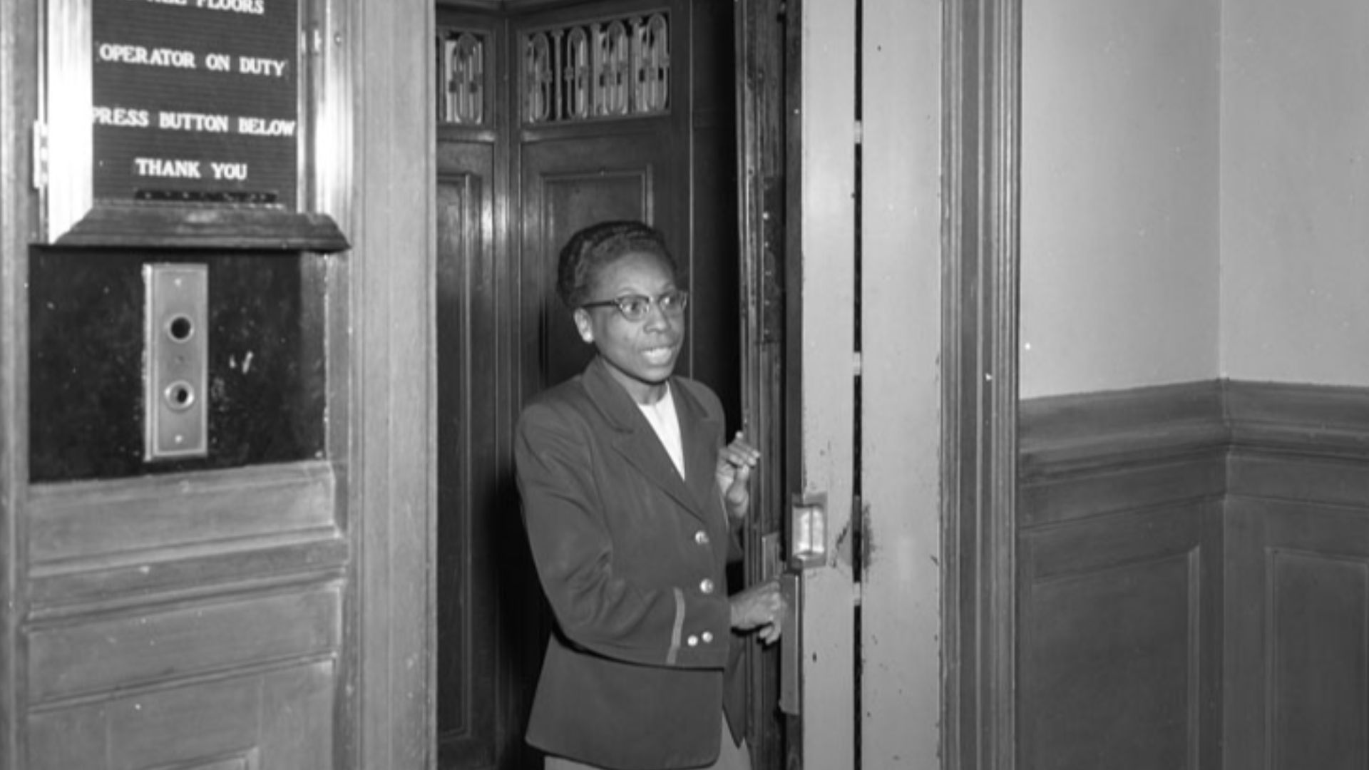 File:Mosque elevator operator (2899345526).jpg