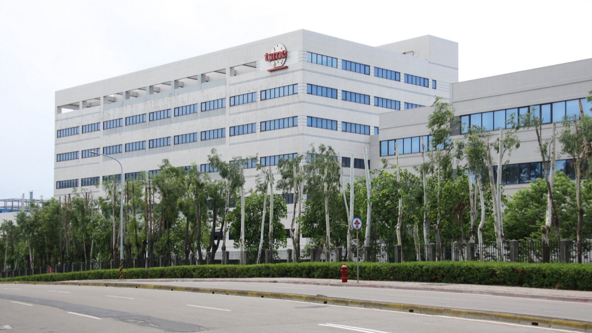 File:Tsmc factory hsinchu.JPG