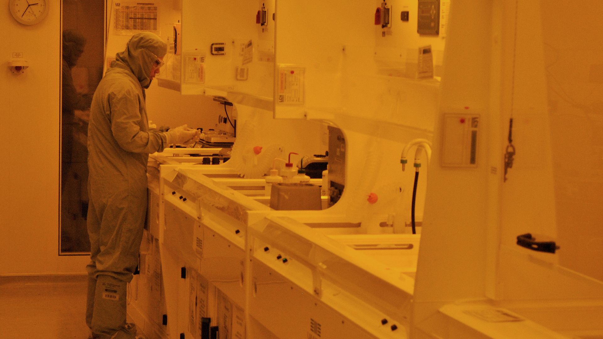 File:Scientist in the LCN cleanroom photolithography lab.jpg