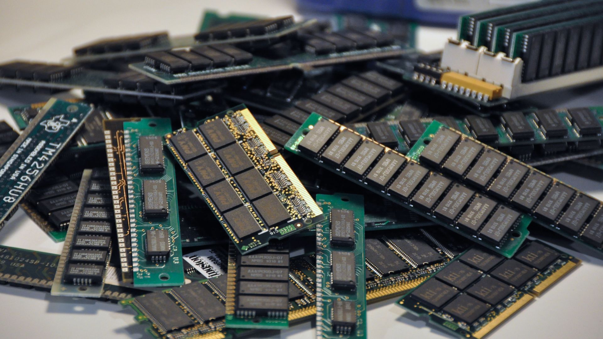 File:A pile of RAM (6173837649).jpg