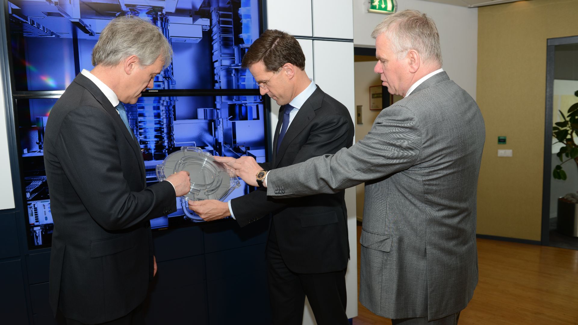 File:Bezoek ASML (13739923945).jpg