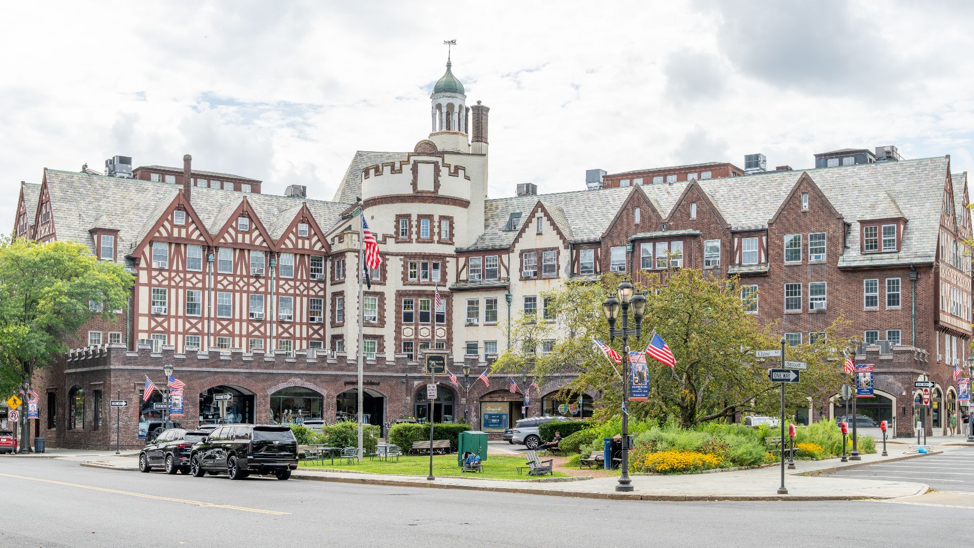 File:Scarsdale, NY (54741801357).jpg