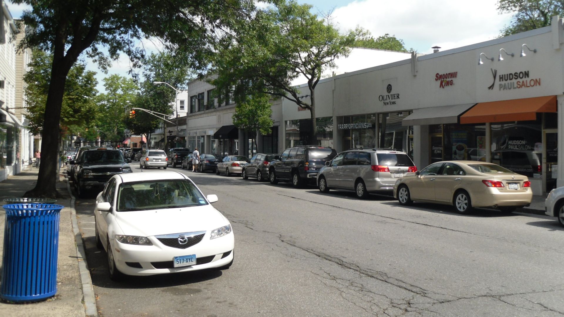 File:Street in Rye, New York.jpg