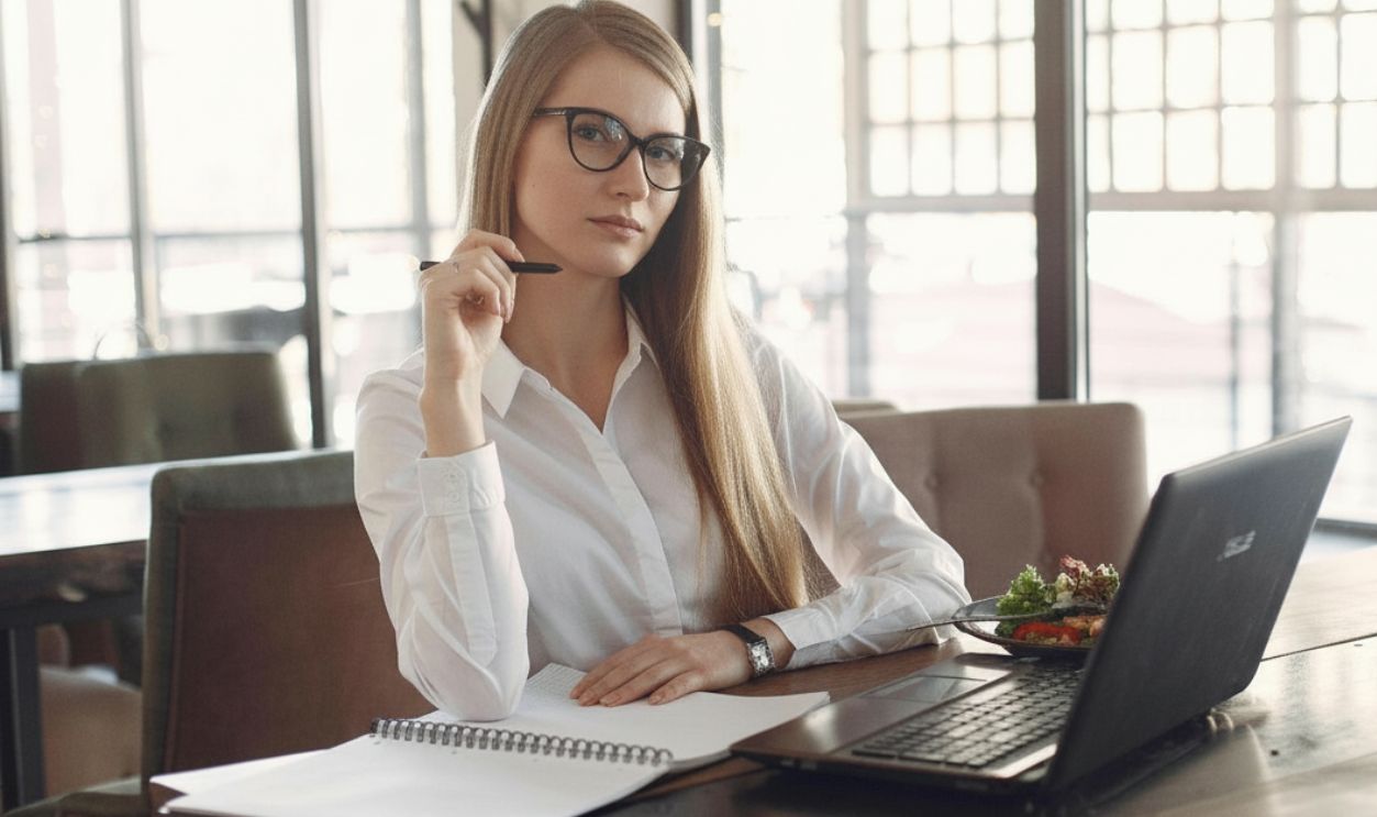 25 Everyday Spending Habits That Gradually Drain Your Finances