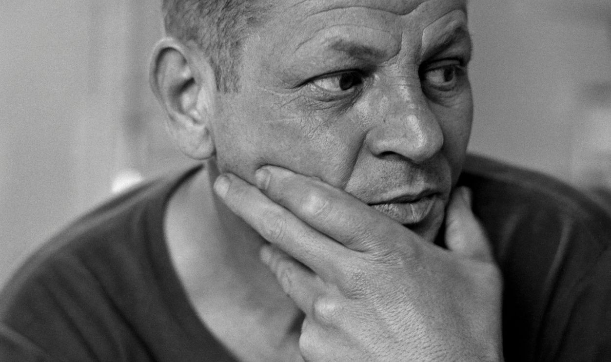 Jackson Pollock close up face he is holding his face looking on the side 