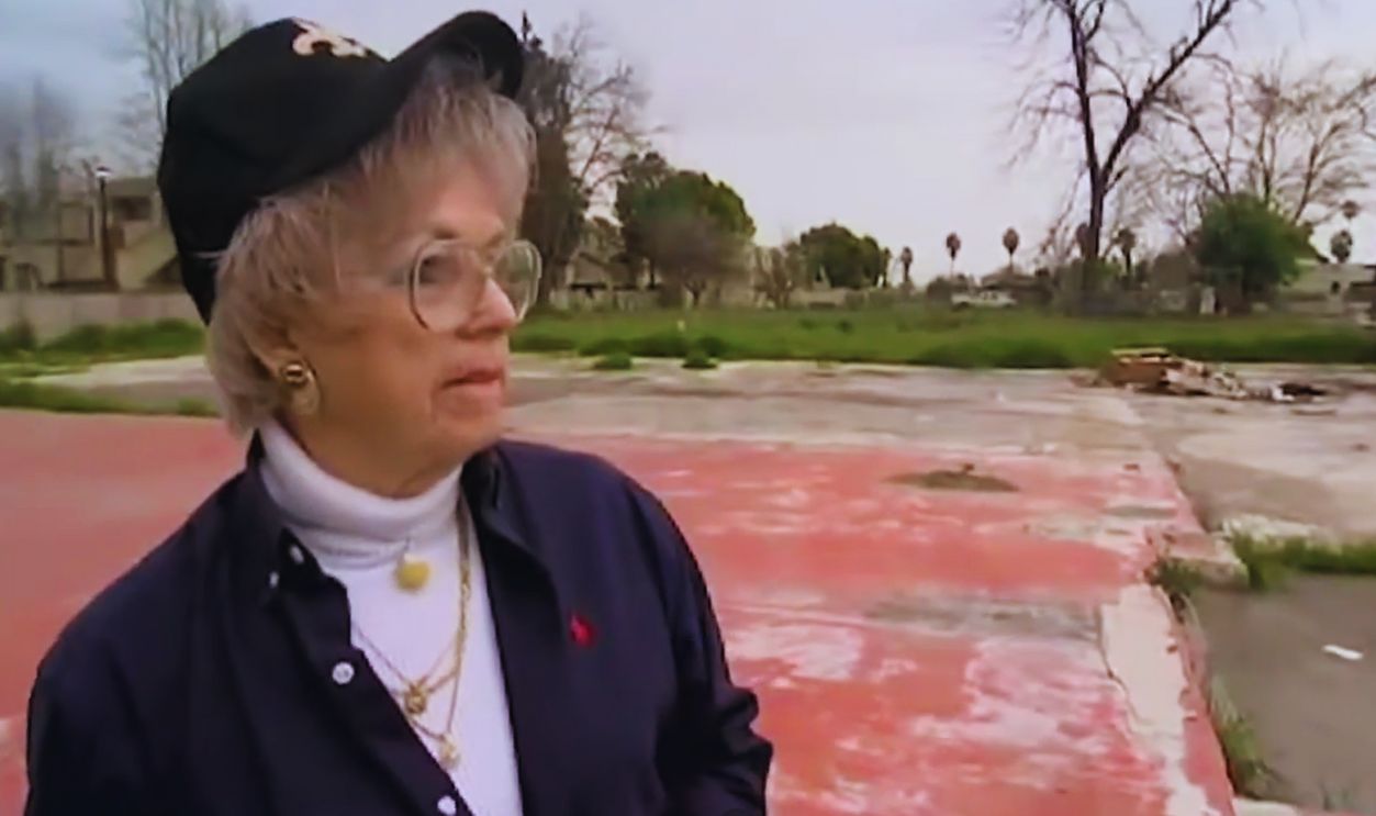 Screenshot from Who the $&% Is Jackson Pollock? (2006)