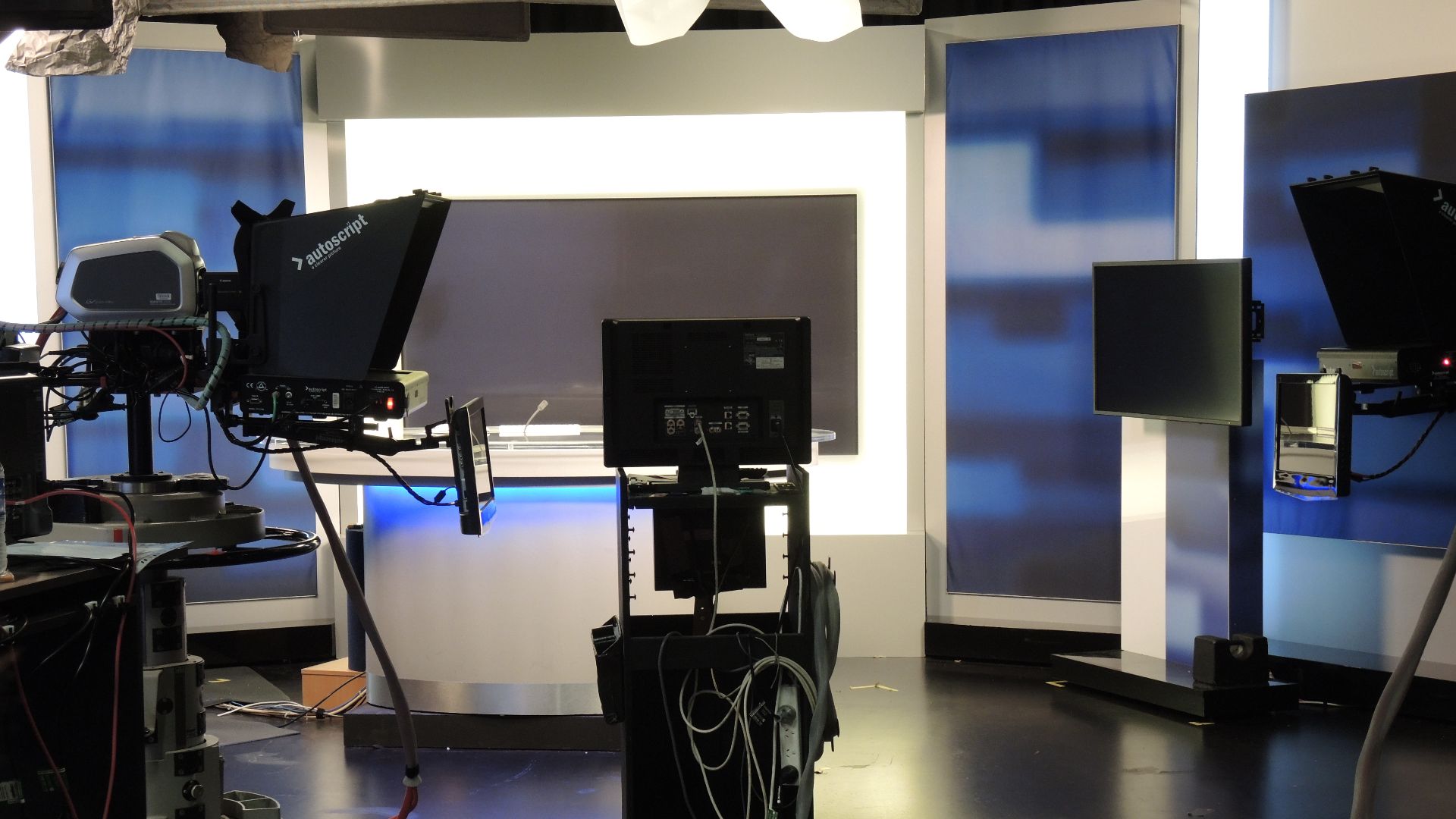 File:ABC Perth - News studio (2) (E37@OpenHousePerth2014).JPG