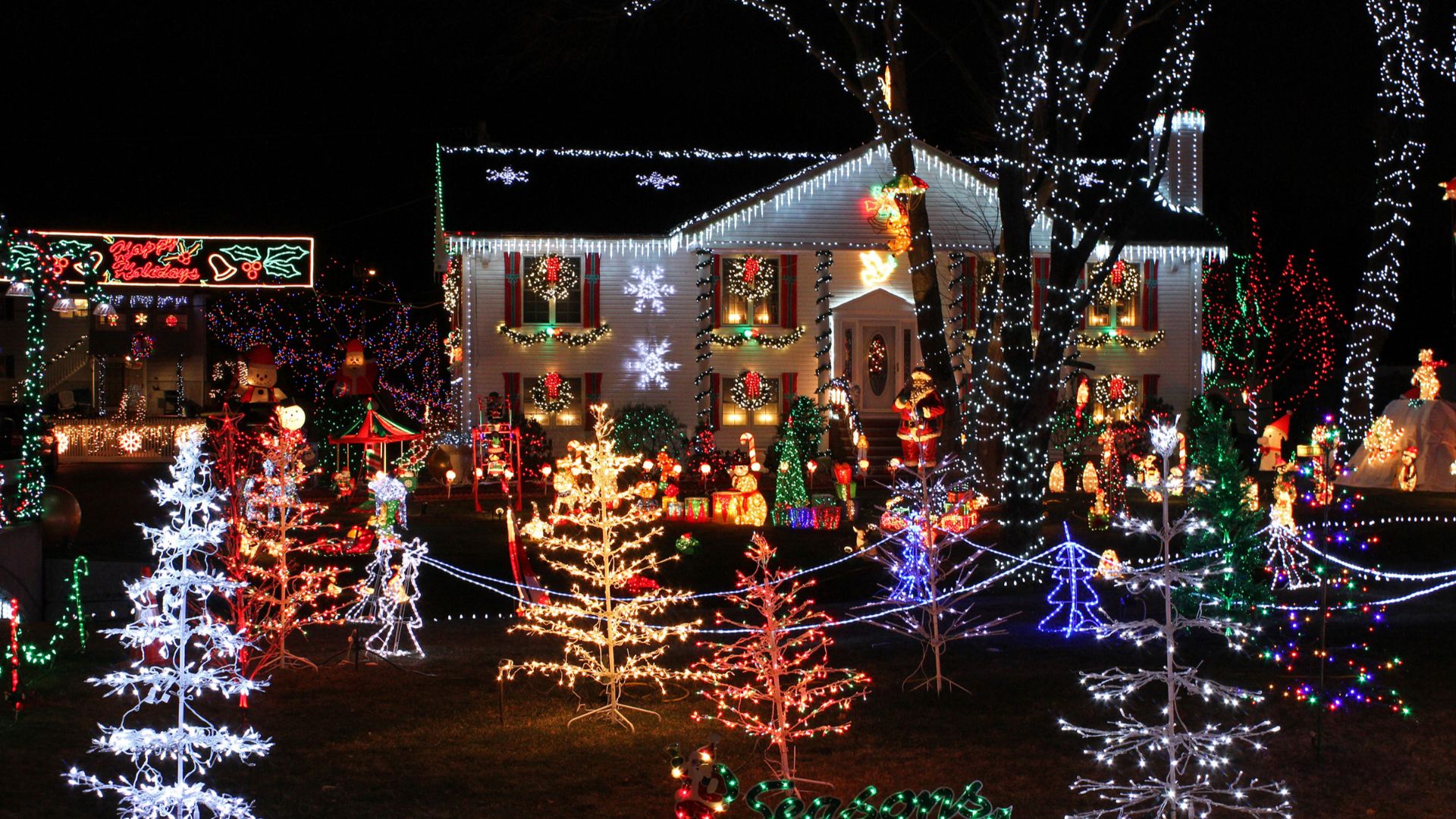 File:Christmas Lights house display.JPG