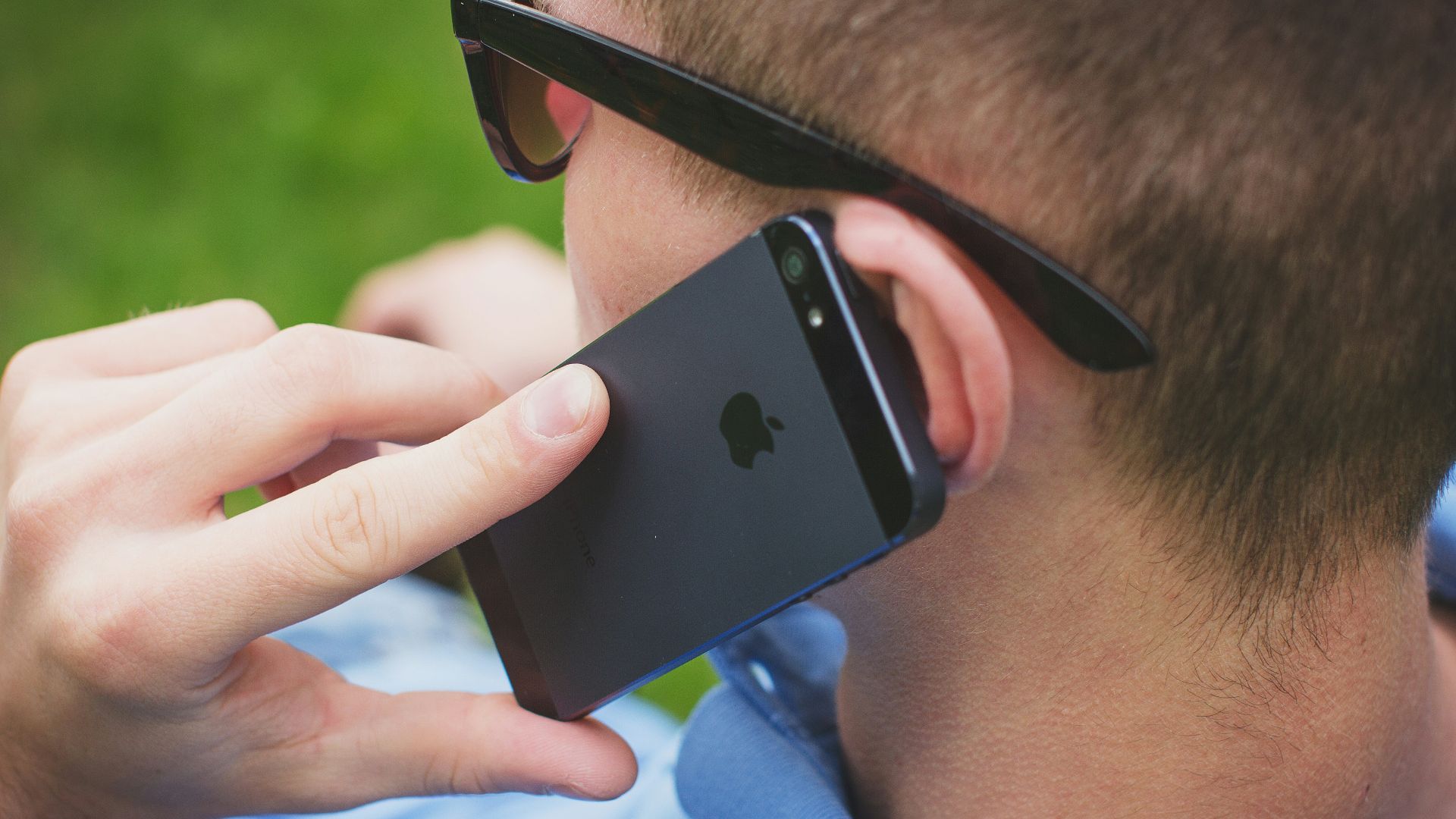 person holding black iPhone 5s
