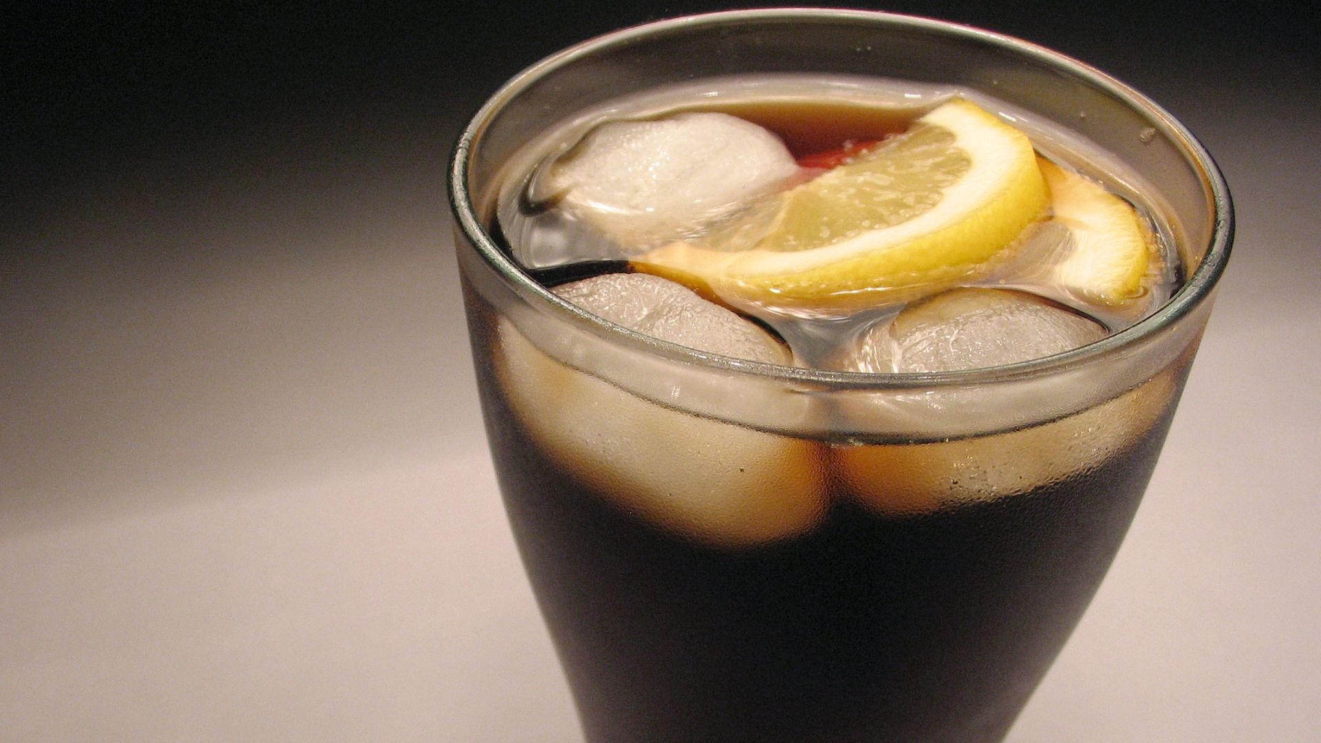 File:Glass cola.jpg