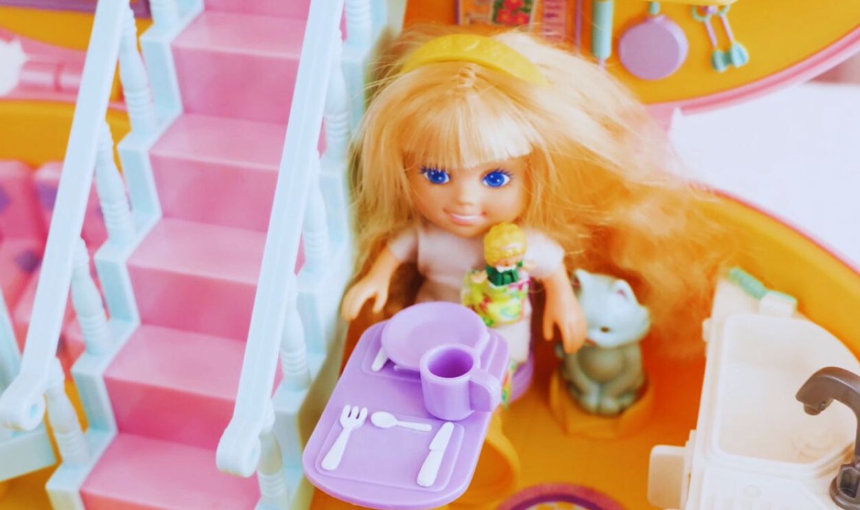 Polly Pocket Lucy Locket Carry 'N Play Dream Home