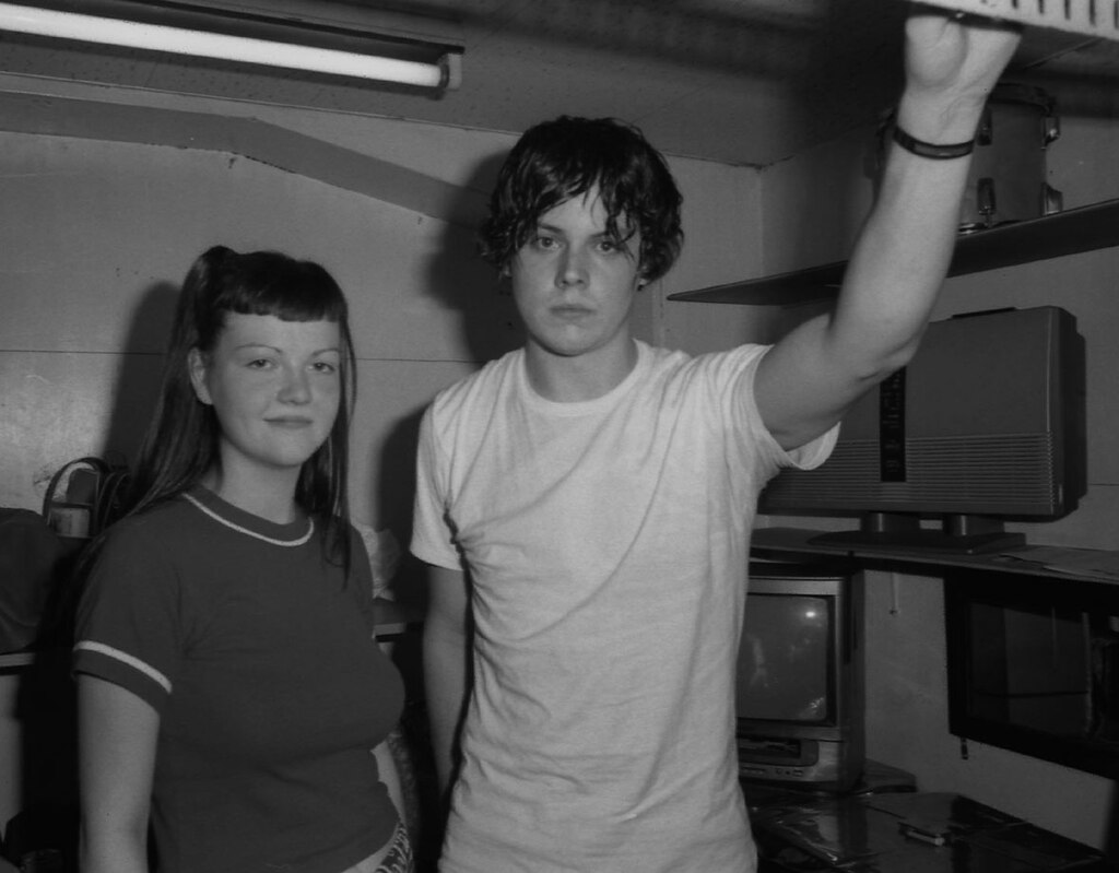 Photo of The White Stripes, in 2000, first tour of Japan