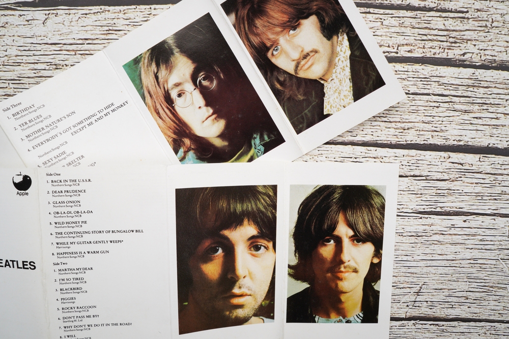 Cover and image on cassette of white album The Beatles