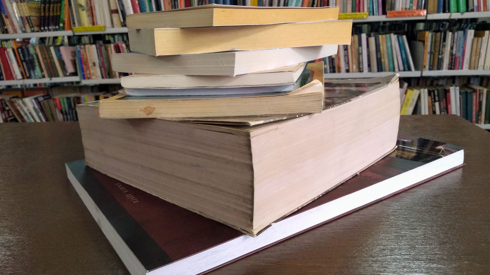 File:Different formats of paperback books.jpg