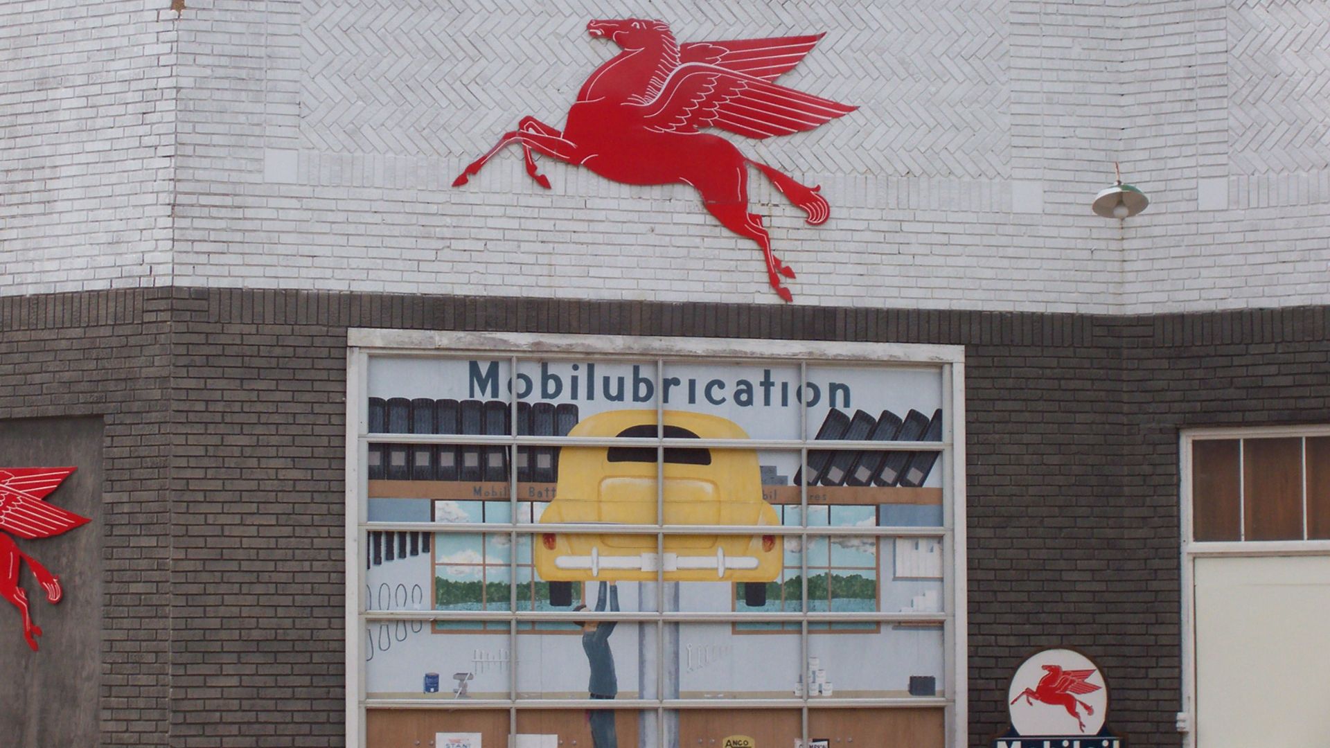 File:MobilSignHistoric.jpg