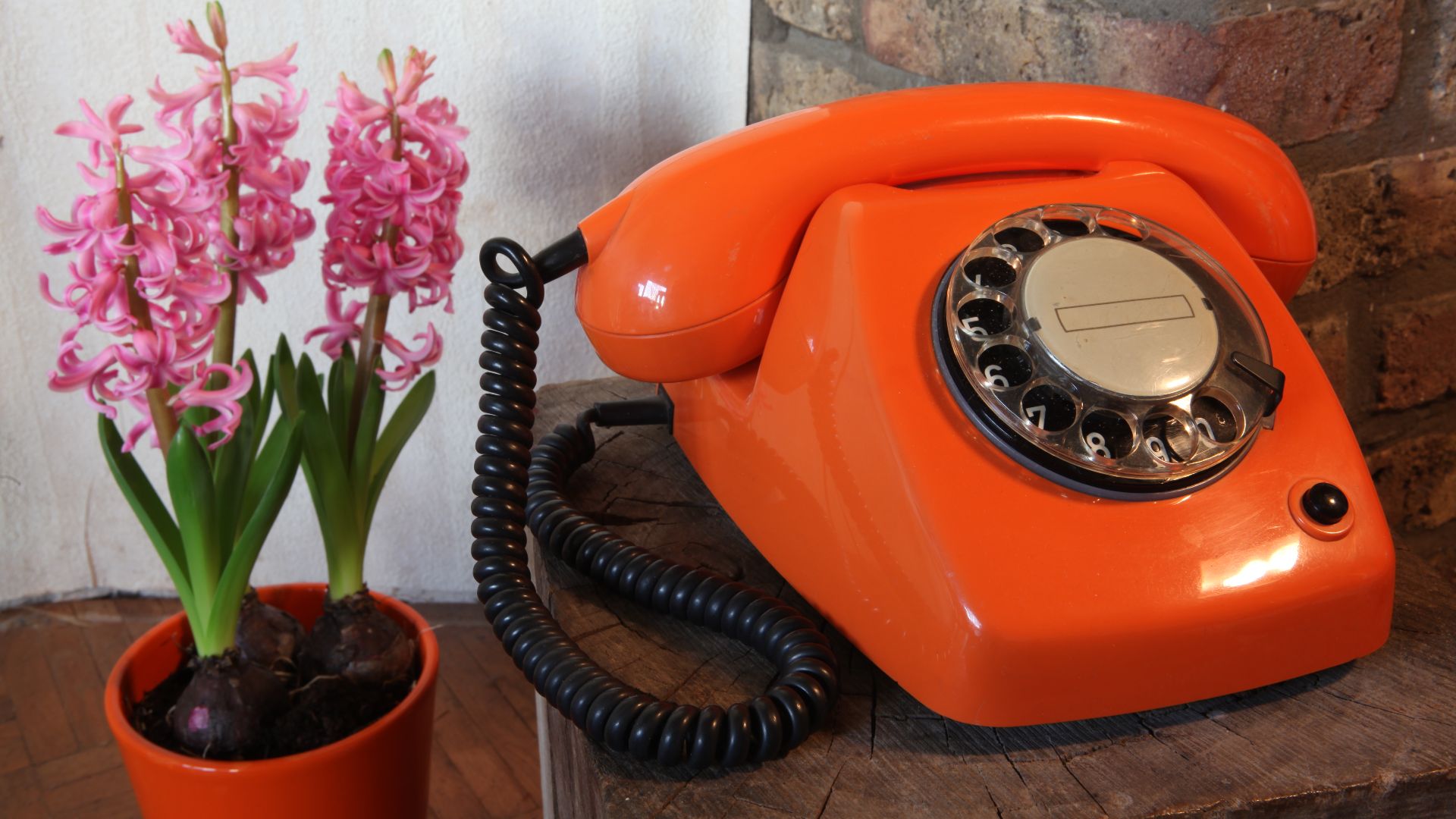 File:PTT type T 65 de Luxe Orange Ericsson 1978.jpg