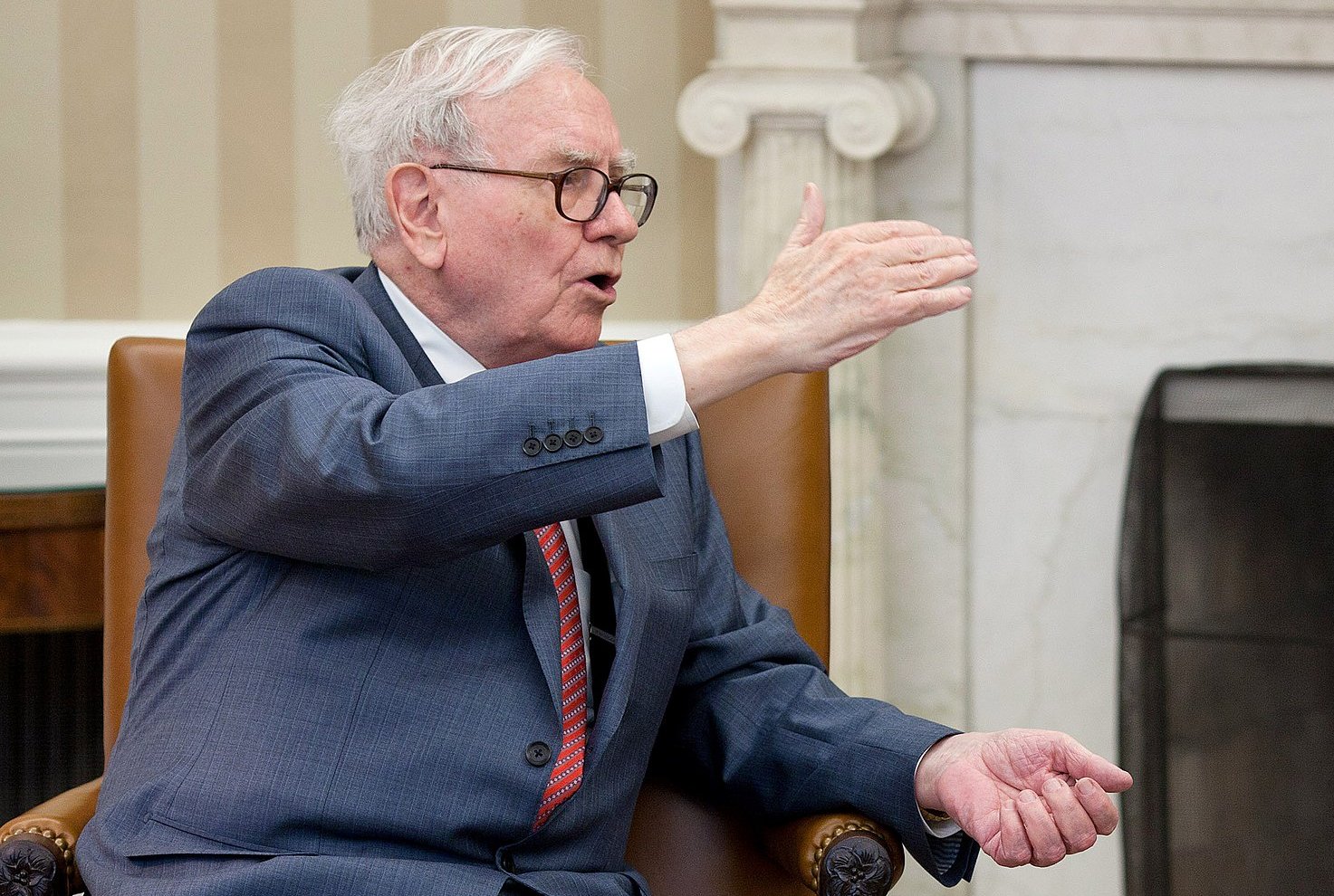 President Barack Obama meets with Warren Buffett