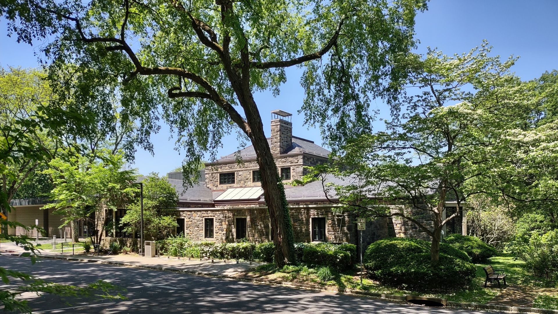 File:Scarsdale Public Library 2023 jeh.jpg