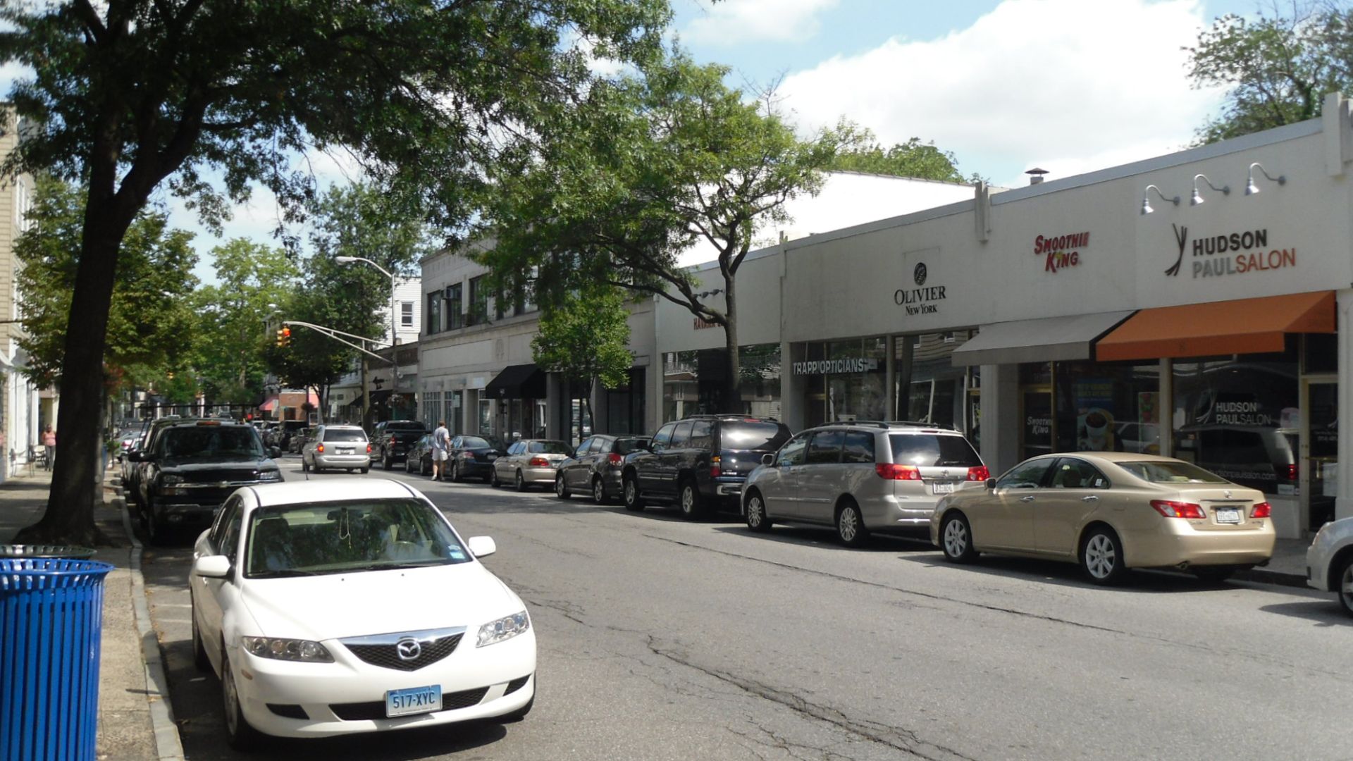 File:Street in Rye, New York.jpg