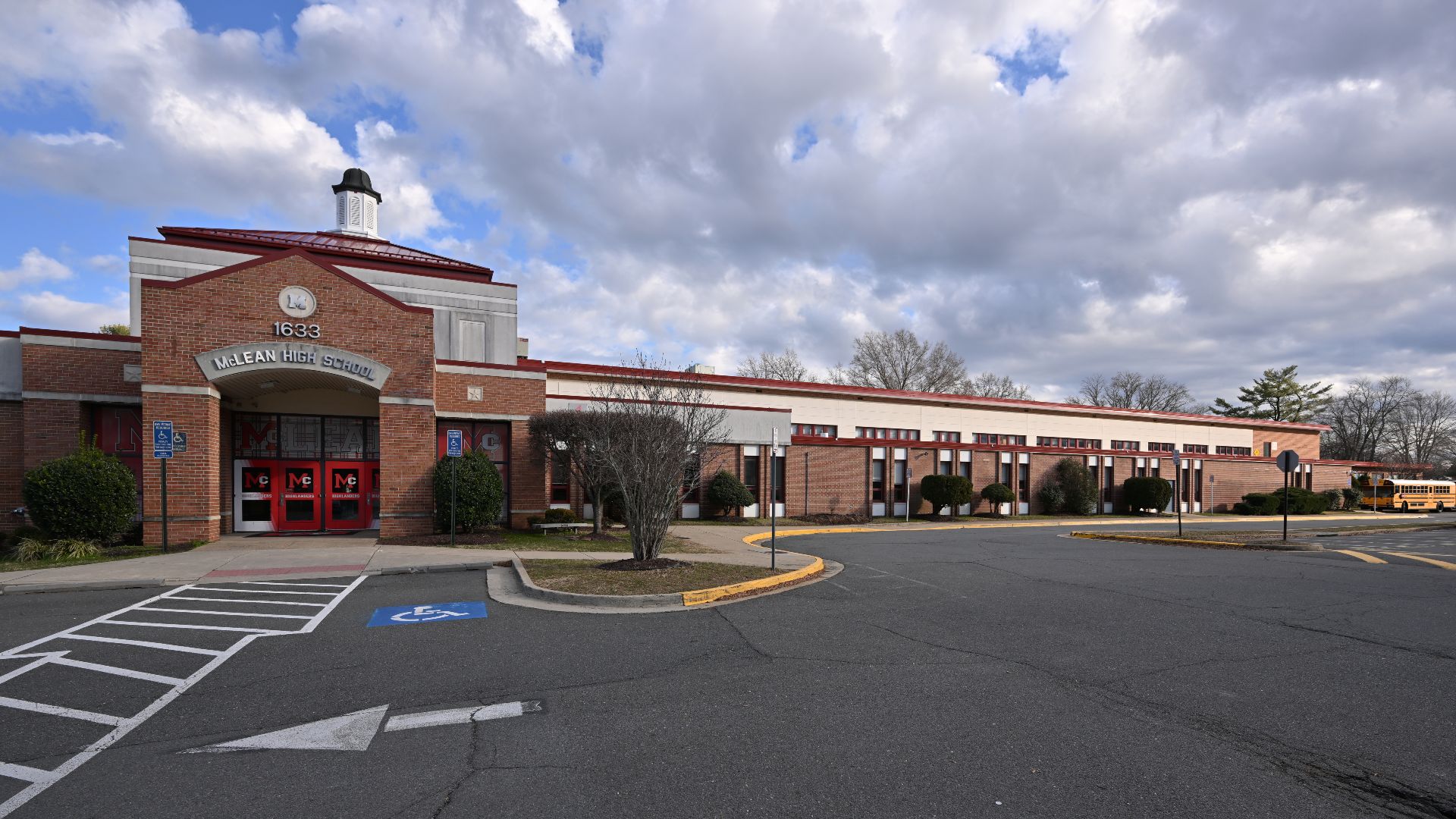 File:McLean High School front McLean VA 2023-12-29 14-14-03.jpg