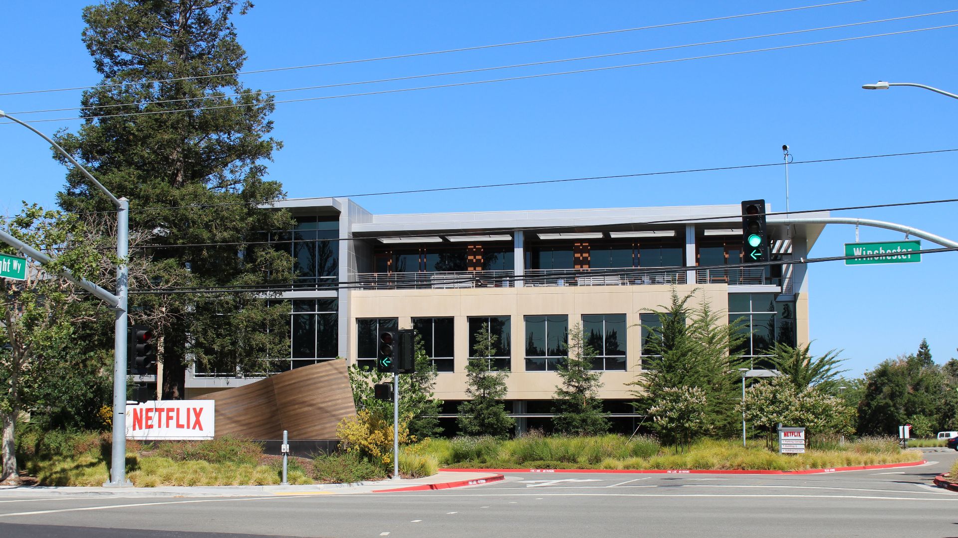 File:101 Albright Way.jpg